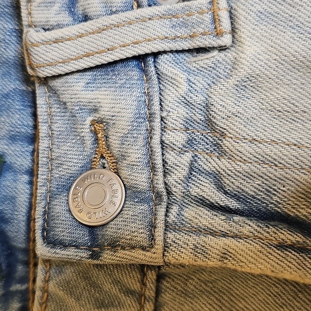 Wild Fable Light Blue Distressed Mid Rise Jean Shorts Size 4 - Picture 8 of 12